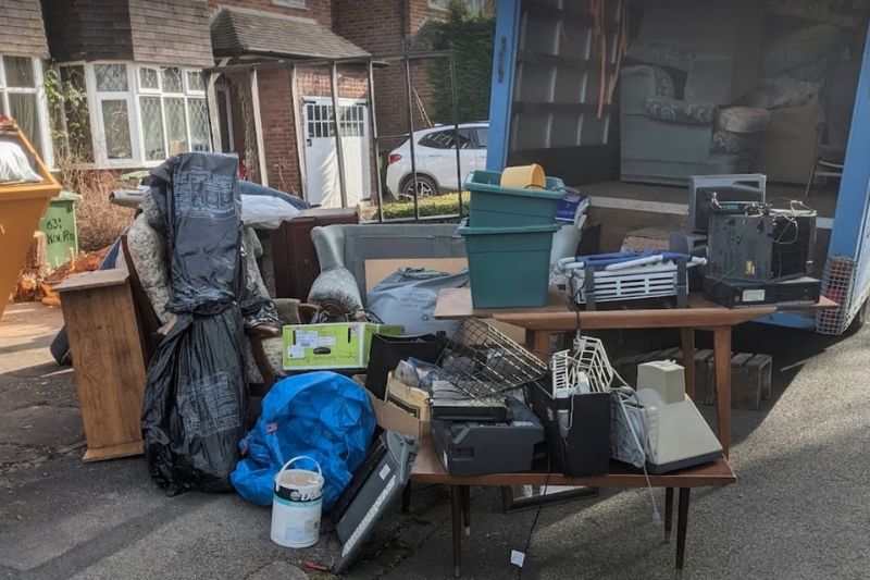 Garage Clearance in Reading: Expert Guidance and Assistance